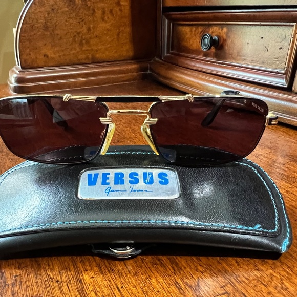 Vintage Versace Versus Sunglasses - Picture 7 of 8